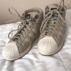NEVER WORN ADIDAS HIGH TOPS SNEAKERS